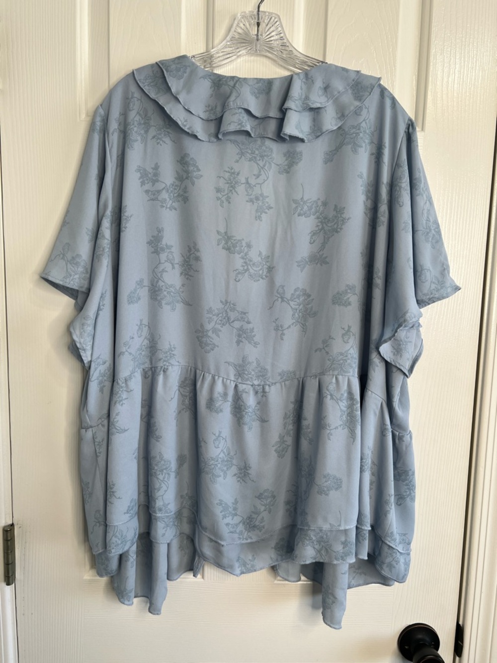 Torrid blue toile ruffle blouse with ties size 4X - Picture 4 of 11